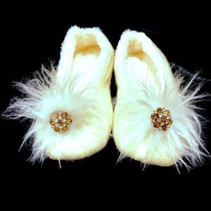 Bed Bath and Beyond fuzzy sweater slippers